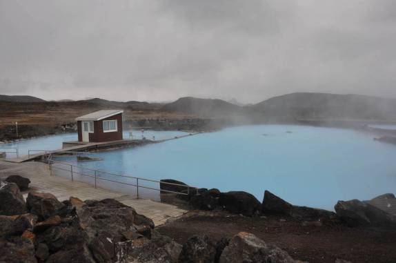 Uma lagoa natural de águas quentes próprias para o banho, em Myvatn, no norte da Islândia